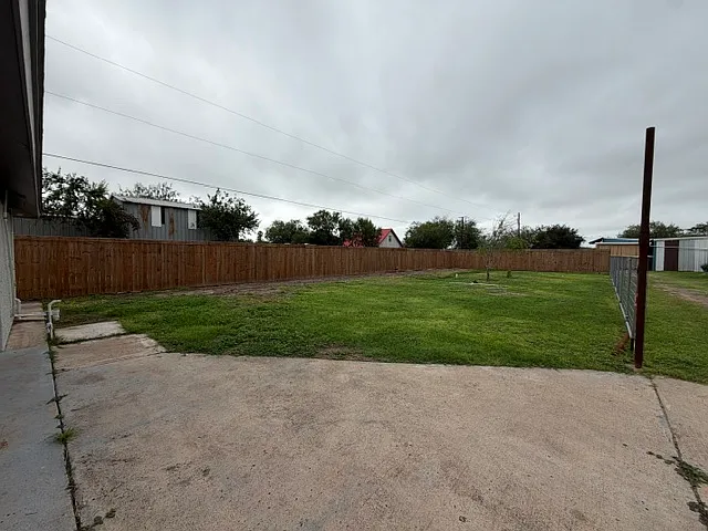 4304 W Rogers Rd — Photo 16