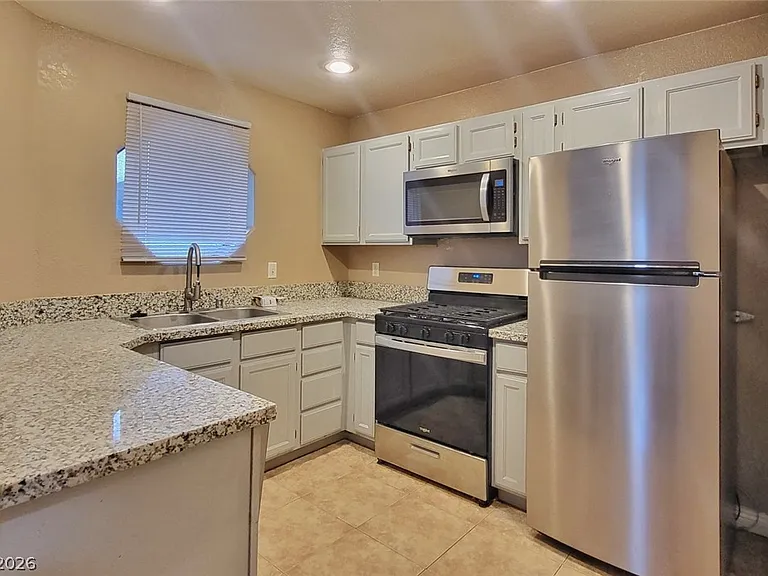5044 S Rainbow Blvd #206 — Photo 3