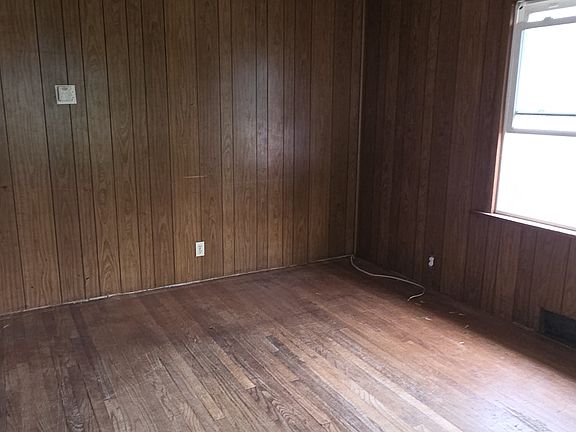 2nd image of 1818 E Clay St