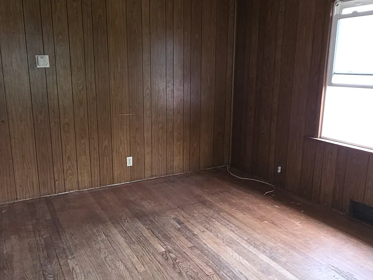 1818 E Clay St — Photo 2
