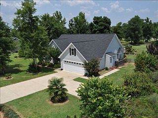 1st image of 104 Blossom Ln