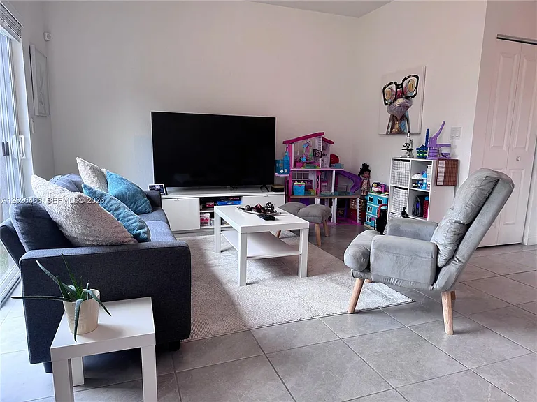 4664 NW 120th Way — Photo 3