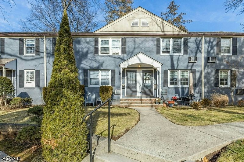 1st image of 306 Lincoln Park #306