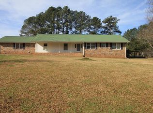 180 Eagle Dr, Grantville, GA 30220