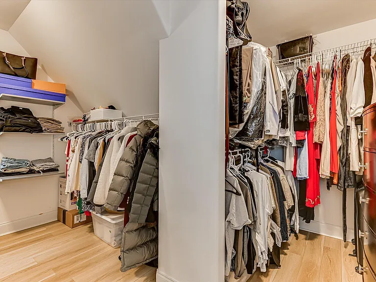 259 Wentworth Pl — Photo 33