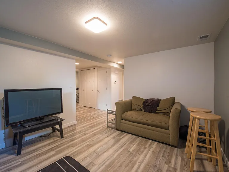 702 W Myrtle St #GARDEN LEVEL — Photo 8