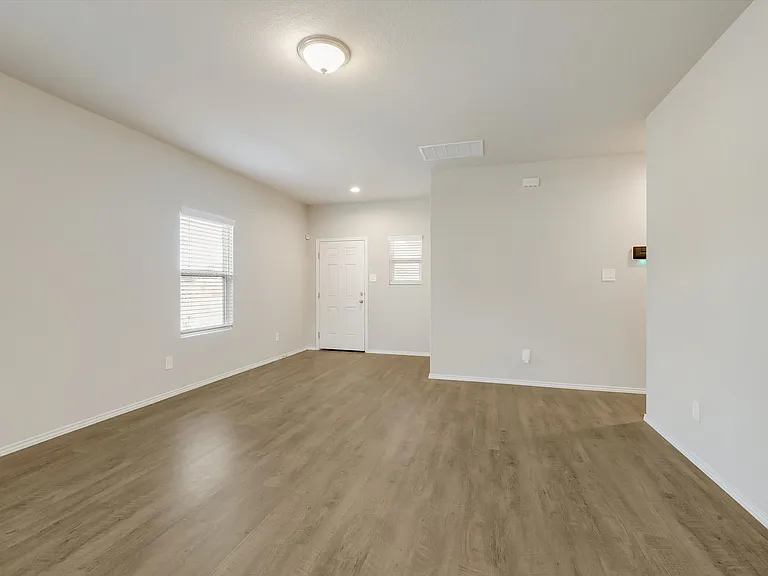 3023 Laguna Clfs — Photo 8