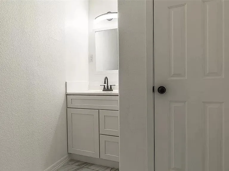2837 Ross Ave — Photo 10