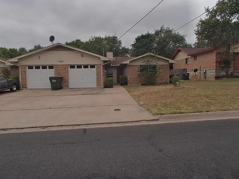 3702 Rocky Hollow Trl #B — Photo 2