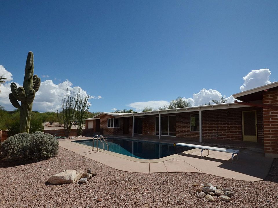 Gorgeous pool area and covered patio in the front of the home!