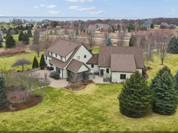 W4348 Niagara Ln, Fond Du Lac, WI 54937