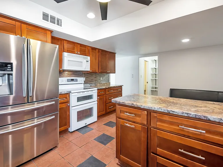 1633 E La Jolla Dr — Photo 21