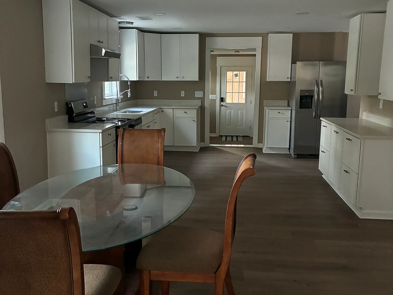 3 bed, 2240 sqft, $1,700 — Photo 4