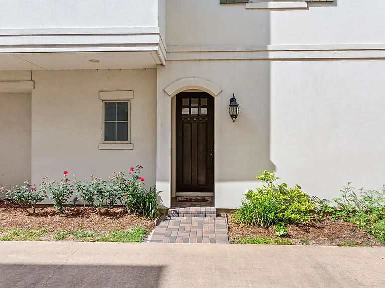 18 Hermann Park Ct — Photo 3