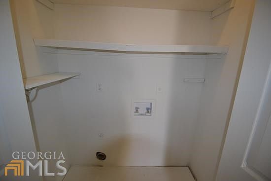 2nd image of 1458 Inverness Dr