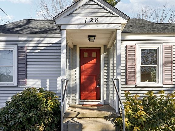 3rd image of 128 Hartford Ave