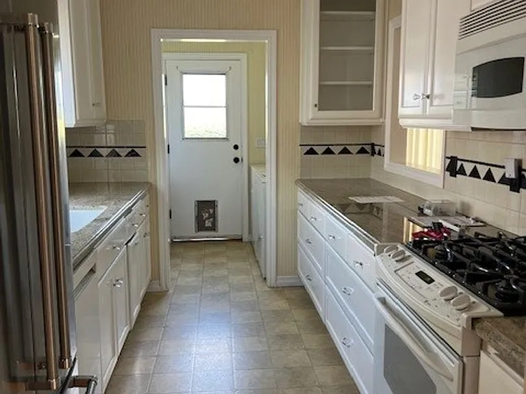 23520 Susana Ave — Photo 5