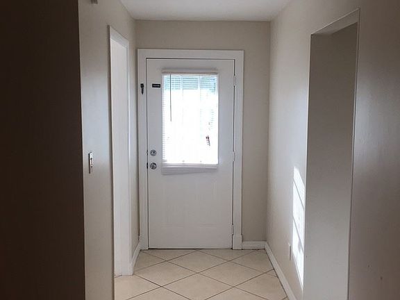 4th image of 4425 Hood Ave