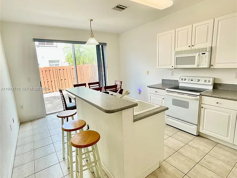 5628 NW 113th Ave #5628 — Photo 7