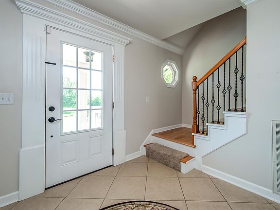 3rd image of 2733 Village Dr