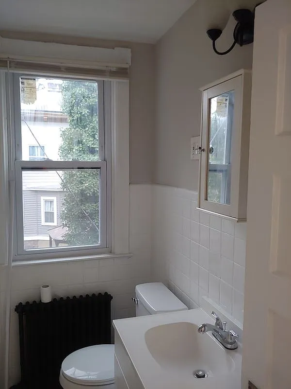 3 bed, 1.5 bath, 919 sqft, $2,250 — Photo 4