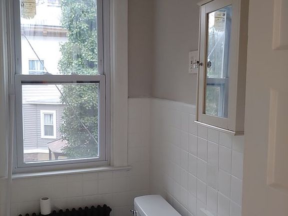 4th image of 812 Edgewood Ave APT 4