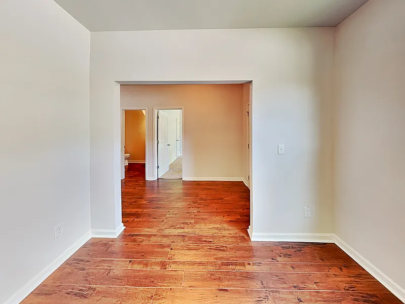 4 bed, 2.5 bath, 2398 sqft, $1,975 — Photo 4