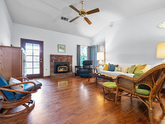 3rd image of 5932 W Howard Court
