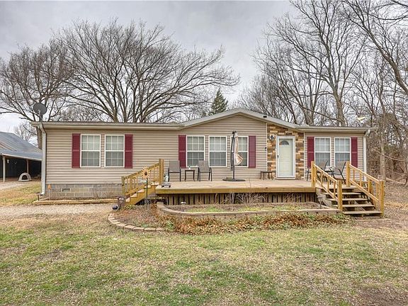 3rd image of 23098 Kiowa Rd