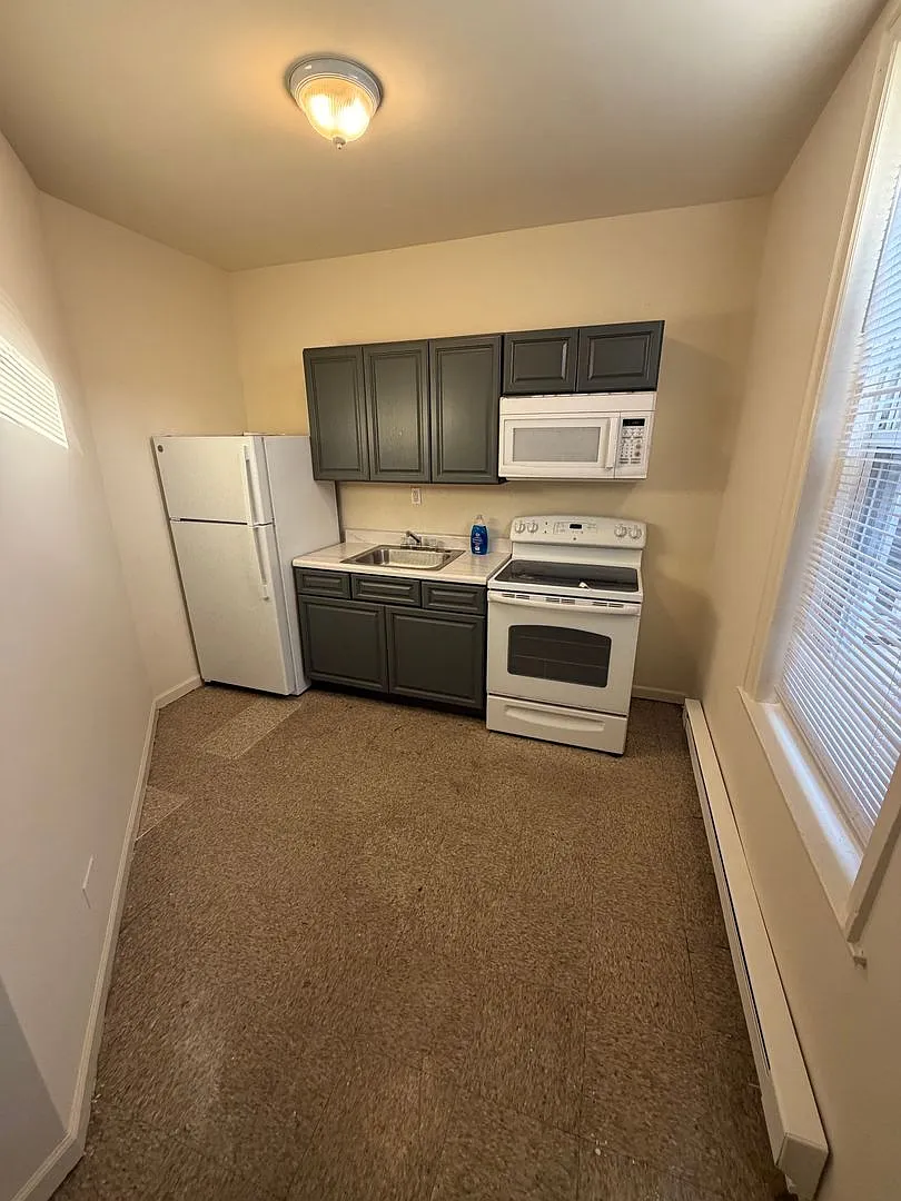 1103 Lindley Ave — Photo 4