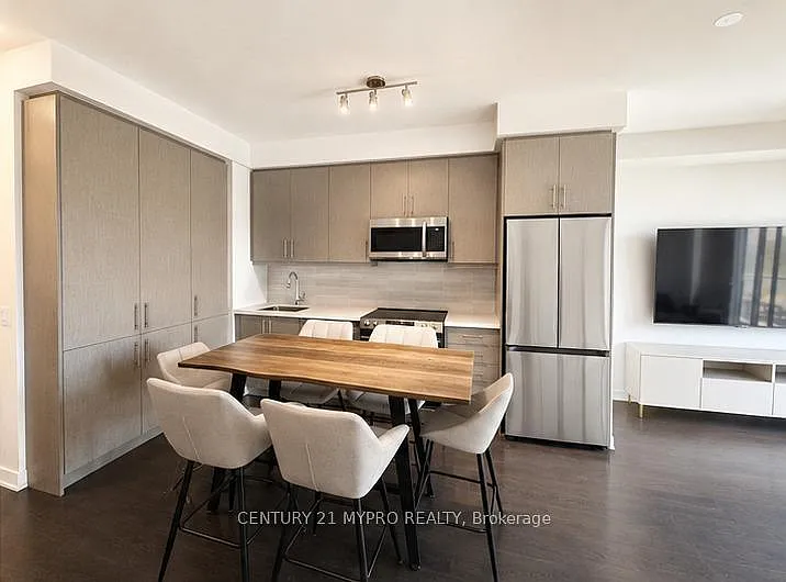 95 Oneida Cres #611 — Photo 2