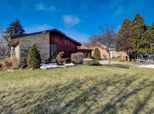 4465 S Longview Dr, New Berlin, WI 53151
