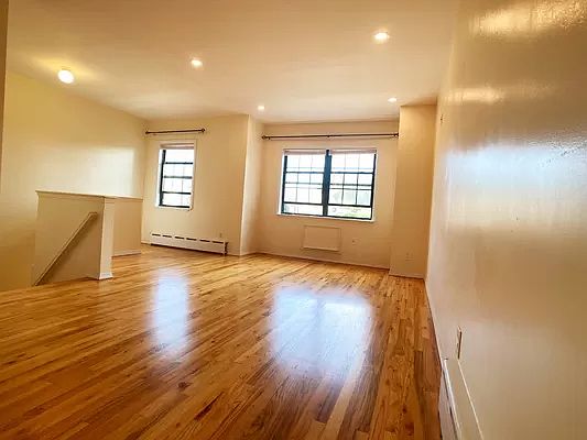 5th image of 343 Chauncey St #2