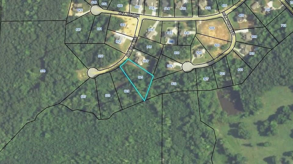 2nd image of 925 Ole Mill Way