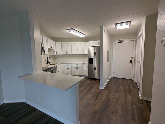 4th image of 1 Renaissance Pl Unit 408