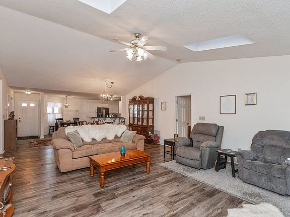 3rd image of 5933 Woodcote Dr
