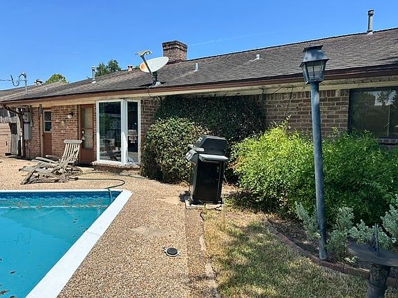 4th image of 9035 Hendon Ln