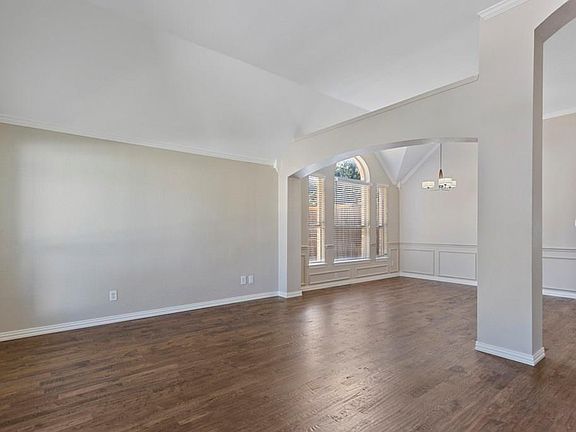 2nd image of 705 Sierra Ln