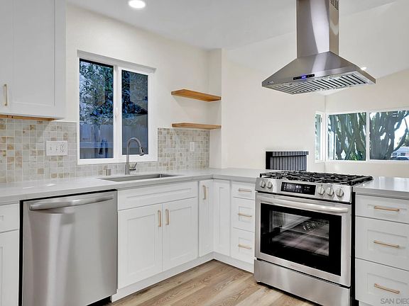 3rd image of 875 Plaza Cuernavaca Way