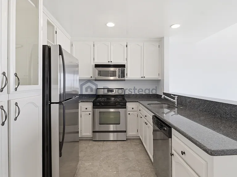 2011 Pine Ct — Photo 1