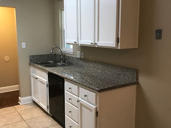 4th image of 814 Southdale Ct