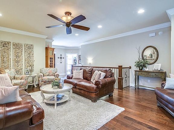 3rd image of 7 Sullivan Dr