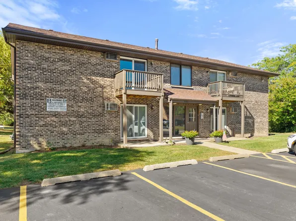 514 Brookside Dr APT A, Westmont, IL 60559