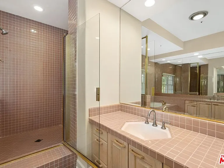 11815 Folkstone Ln — Photo 43