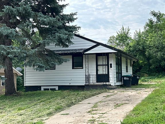2nd image of 3725 Blondo St