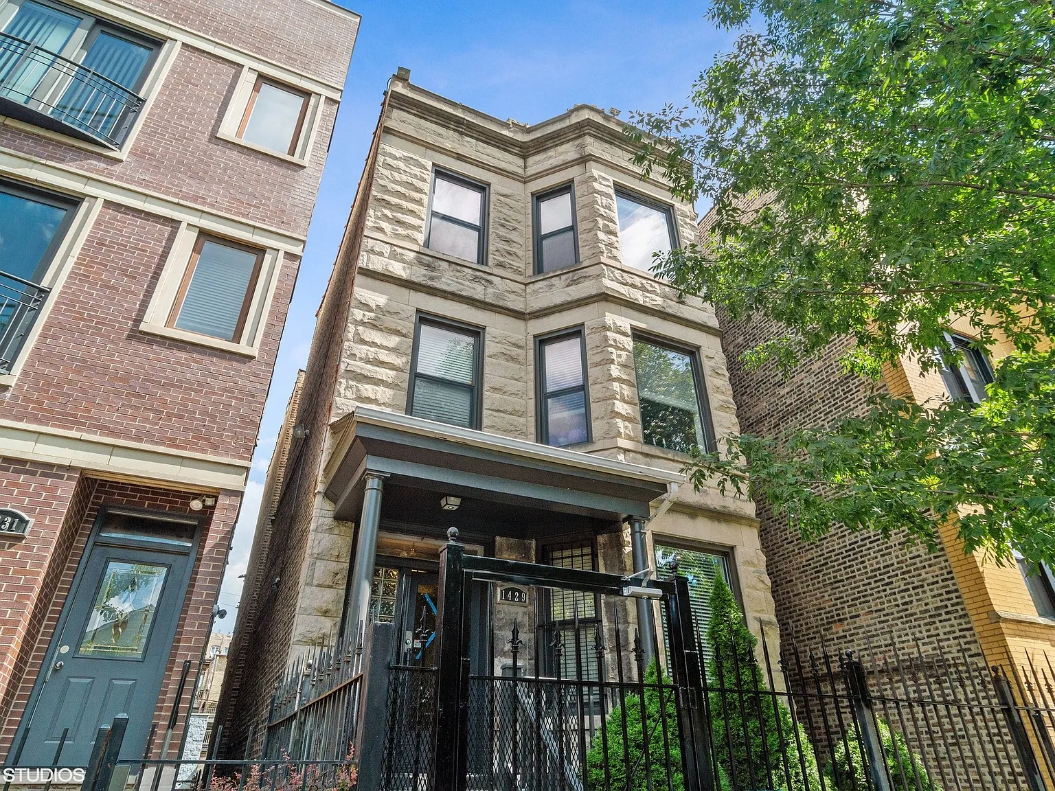 3 bed, 1240 sqft, $2,850 — Photo 1