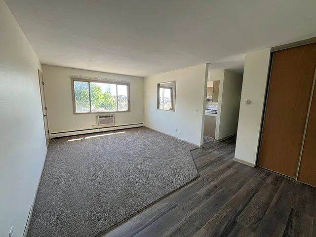 2 bed, 950 sqft, $1,255 — Photo 2