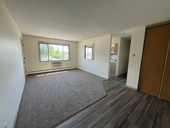 2nd image of 135 13th Ave S #B2