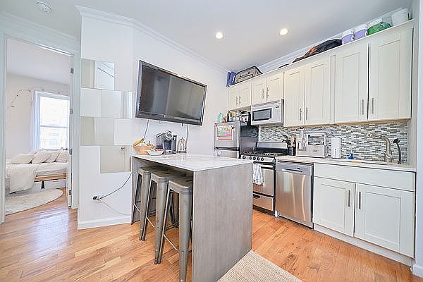 1st image of 157 Suffolk St APT 604