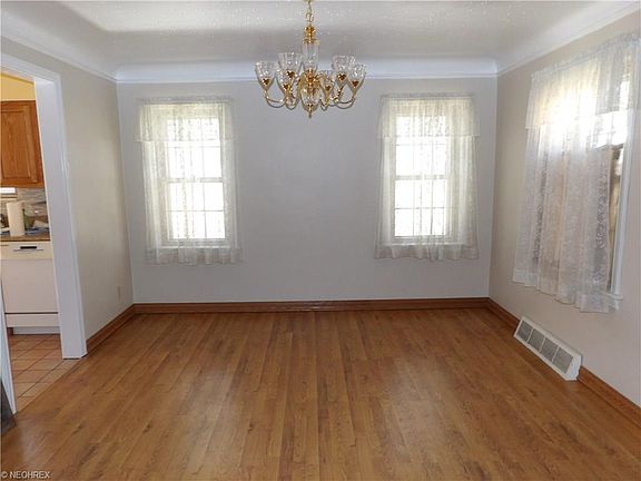 5th image of 16401 Laverne Ave